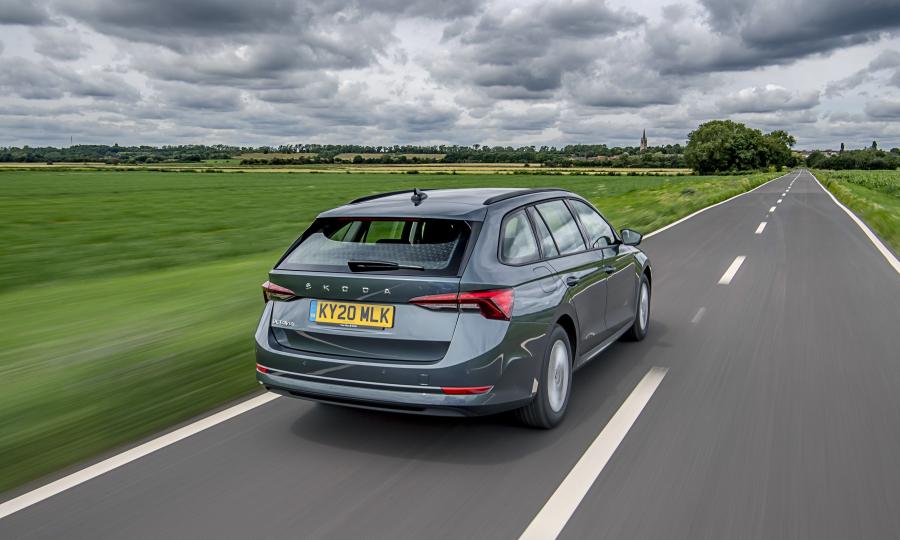  Skoda Octavia Estate 2020 года  (UK) (фото 15 из 42)